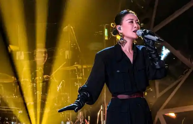 《歌手》第5期排名出炉：那英第二，张钰琪成黑马，杭盖乐队出局