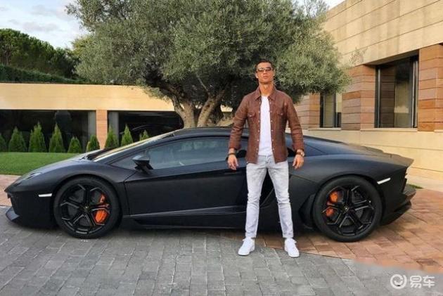穷人远处观望的4大“豪车”,一辆跑车28.3亿,蹭下漆都心疼