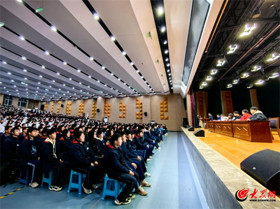 山东省潍坊第七中学优秀学长报告会成功举办