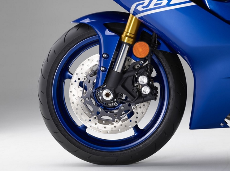 YAMAHA 新一代YZF-R6，帅气的实力派，价格也是惊人啊