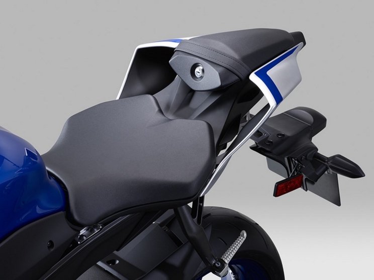 YAMAHA 新一代YZF-R6，帅气的实力派，价格也是惊人啊