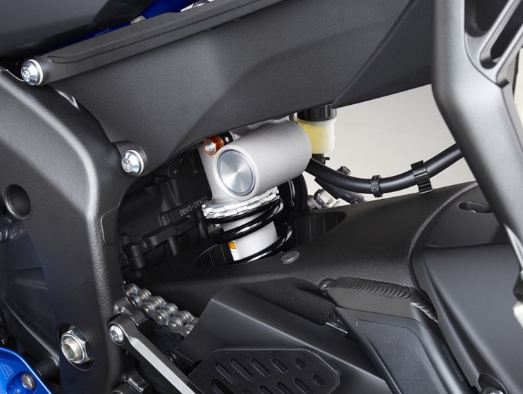 YAMAHA 新一代YZF-R6，帅气的实力派，价格也是惊人啊