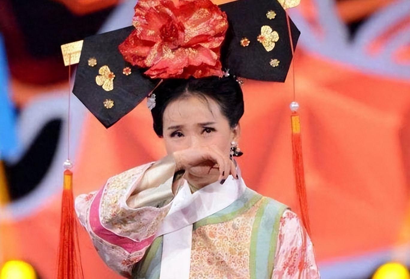 被继子掌掴，亲儿子骂猪头，今复出替夫还债，王艳豪门路有多坎坷