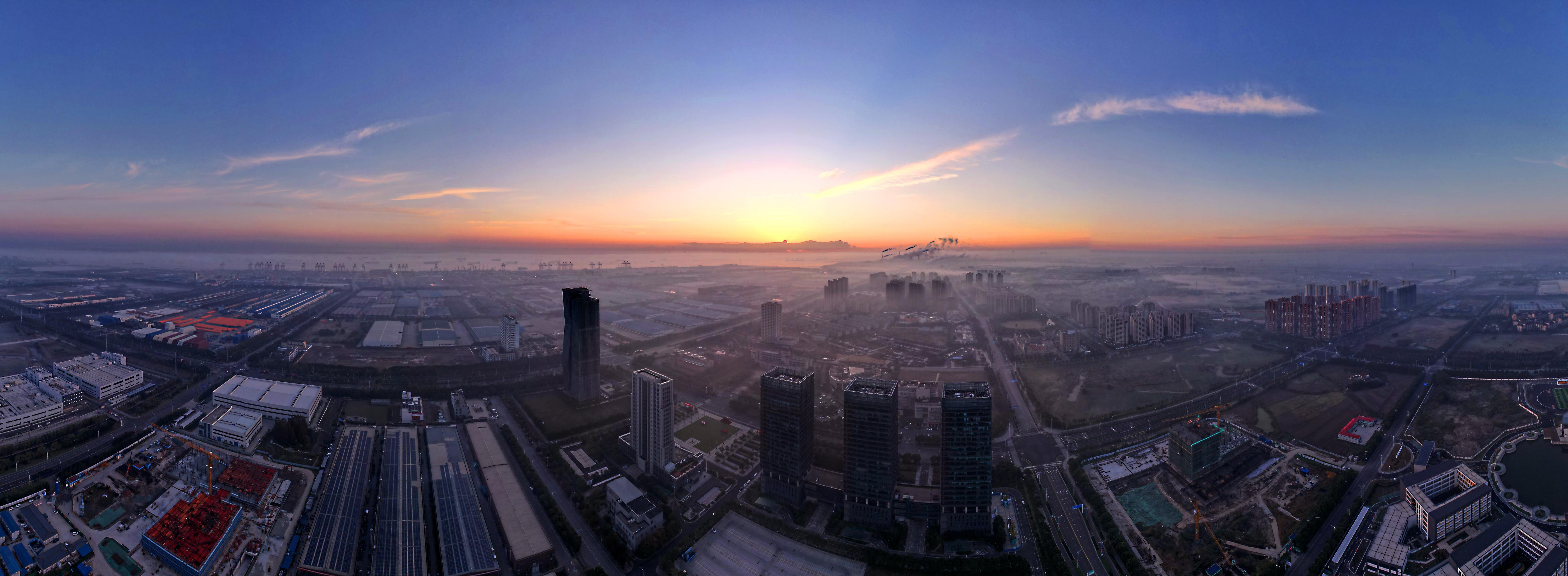 奋进新征程 建功新时代·非凡十年丨走向“深蓝” 港区依港而兴向海图强