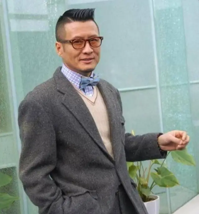 一婚娶女作家,二婚娶选美冠军,后出轨舞蹈演员,如今咋混成这了