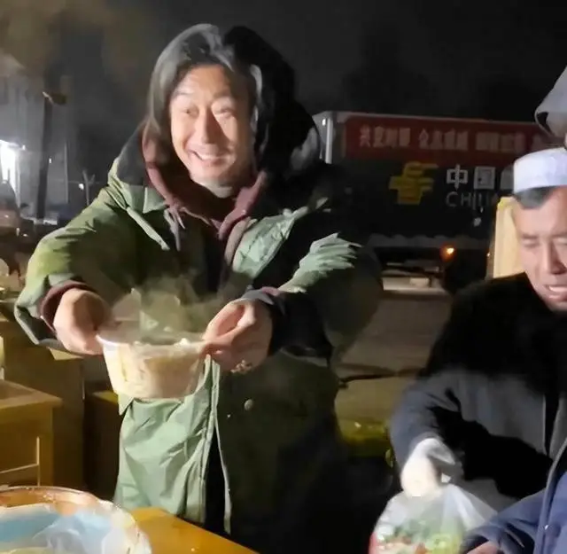 一婚娶女作家,二婚娶选美冠军,后出轨舞蹈演员,如今咋混成这了