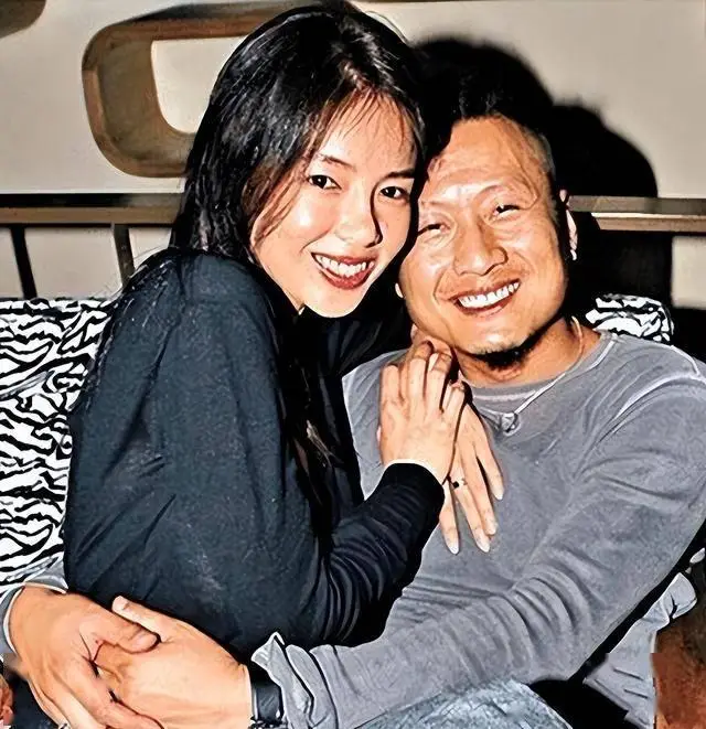 一婚娶女作家,二婚娶选美冠军,后出轨舞蹈演员,如今咋混成这了