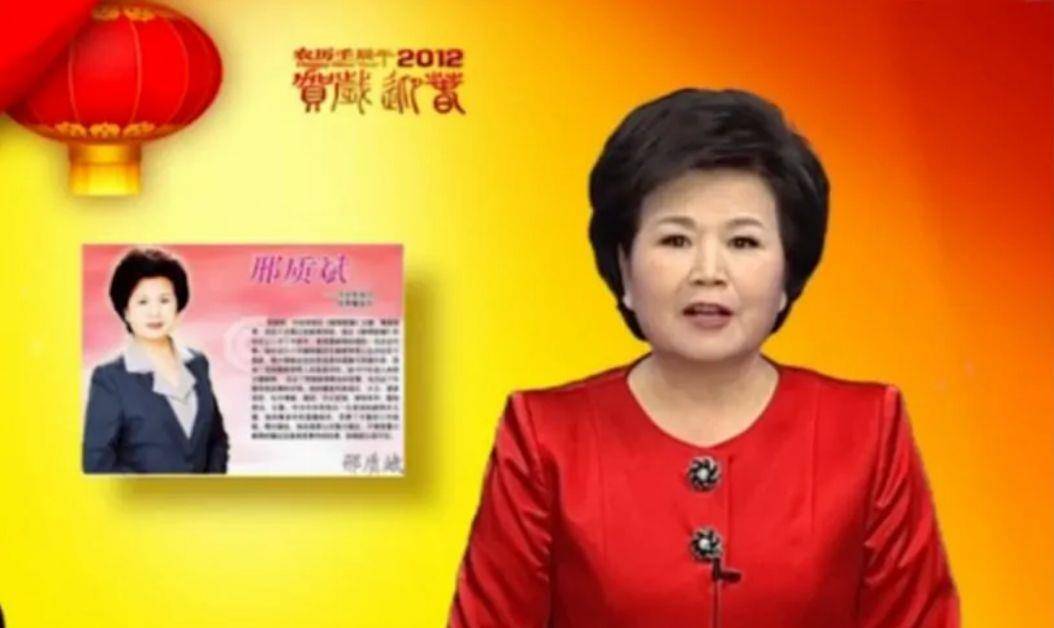 央视主持人邢质斌：和初恋丈夫相守49年，如今75岁的她过得怎样？