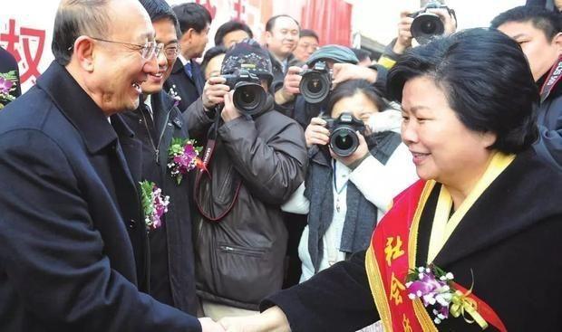 邢质斌，主持28年零失误，罗京去世后主动辞职，跟初恋相守48年