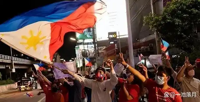 刚被中国点完名，马科斯还不消停，放宽30多年限制，事关台湾