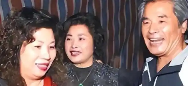 雷洪再婚享甜蜜生活，71岁与22岁娇妻共筑爱巢