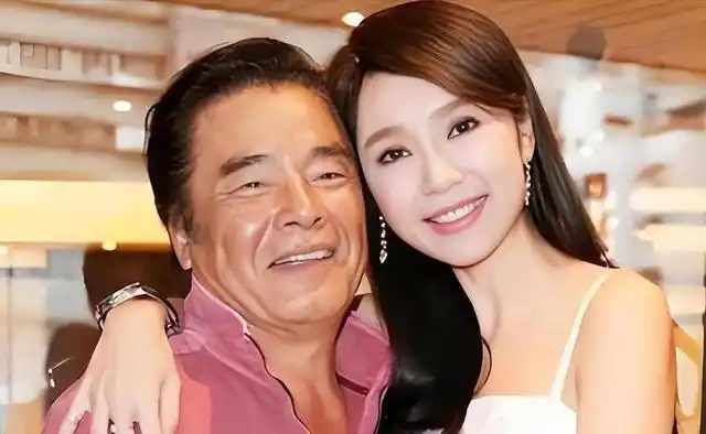 雷洪再婚享甜蜜生活，71岁与22岁娇妻共筑爱巢