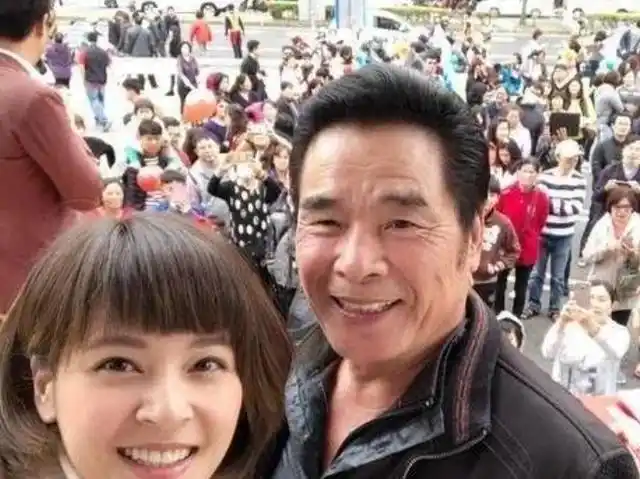 雷洪再婚享甜蜜生活，71岁与22岁娇妻共筑爱巢