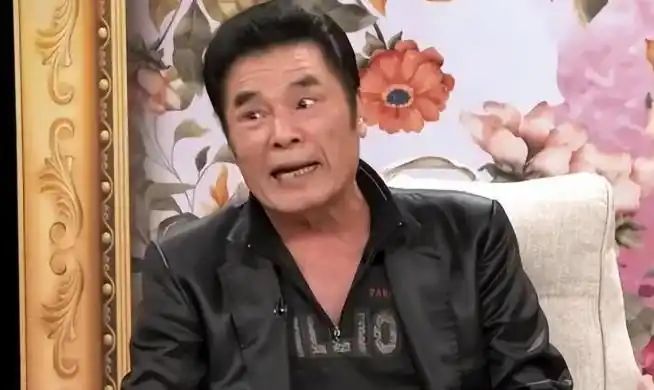 七旬富豪与六妻同屋，每月豪掷7万零花，今又迎娶小娇妻