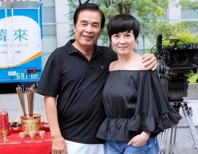 雷洪：前后娶“6个老婆”，每人每月7万零花钱，71岁娶第七房小娇妻