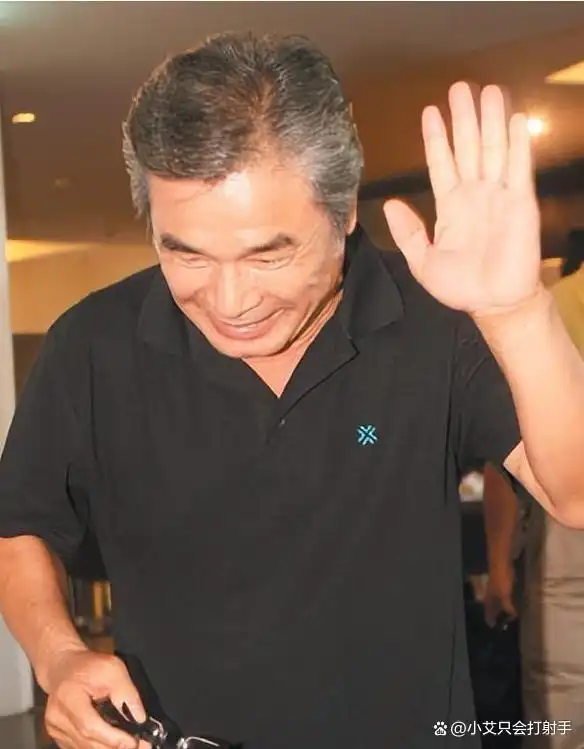 “6个老婆”同住一屋，每月人均7万零花钱，71岁又娶第7房娇妻