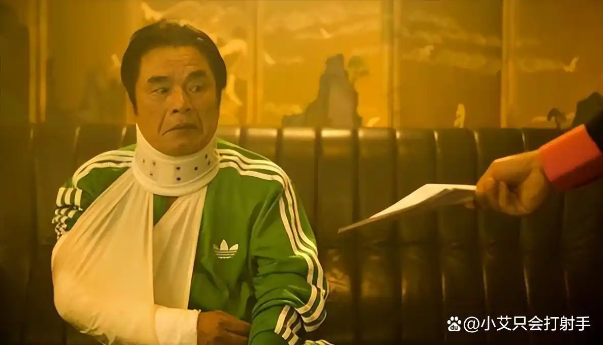 “6个老婆”同住一屋，每月人均7万零花钱，71岁又娶第7房娇妻