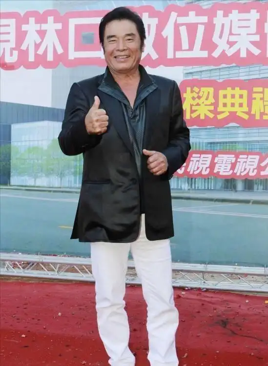 “6个老婆”同住一屋，每人每月7万零花钱，71岁又娶第七房小娇妻