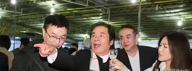 71岁老戏骨再战江湖！雷洪携20岁娇妻重返娱乐圈