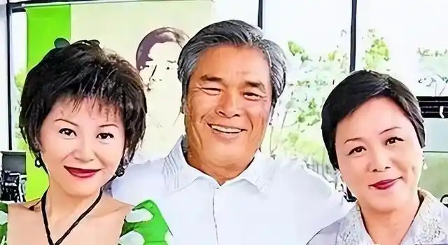 71岁老戏骨再战江湖！雷洪携20岁娇妻重返娱乐圈