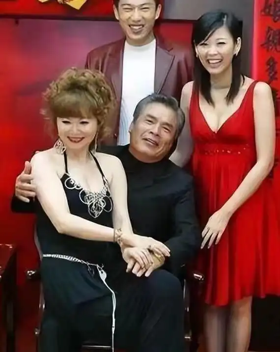 71岁老戏骨再战江湖！雷洪携20岁娇妻重返娱乐圈