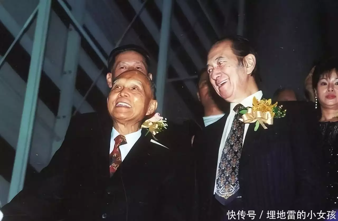 把赌王几房太太一对比，原来“素未谋面”的五太，才是最后的赢家