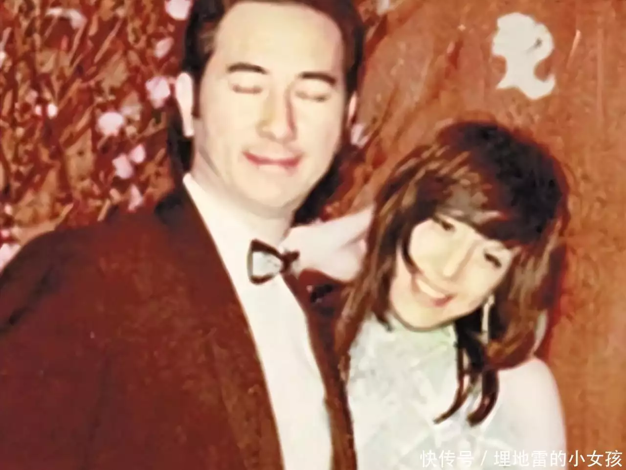 把赌王几房太太一对比，原来“素未谋面”的五太，才是最后的赢家