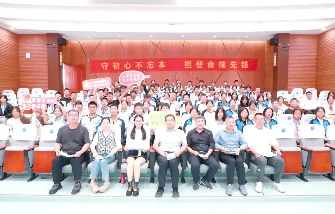 学生会纳新全面启动：新学期精彩新体验