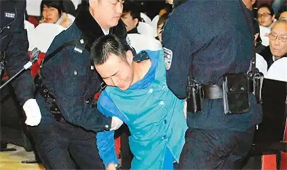 惊人！大学生药家鑫被判死刑，捐眼角膜请求竟被父亲这样拒绝