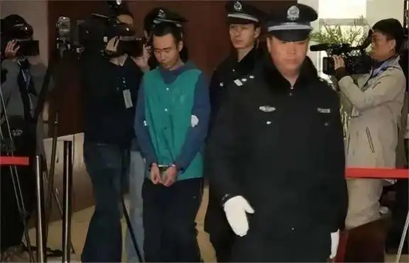惊人！大学生药家鑫被判死刑，捐眼角膜请求竟被父亲这样拒绝