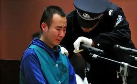 惊人！大学生药家鑫被判死刑，捐眼角膜请求竟被父亲这样拒绝