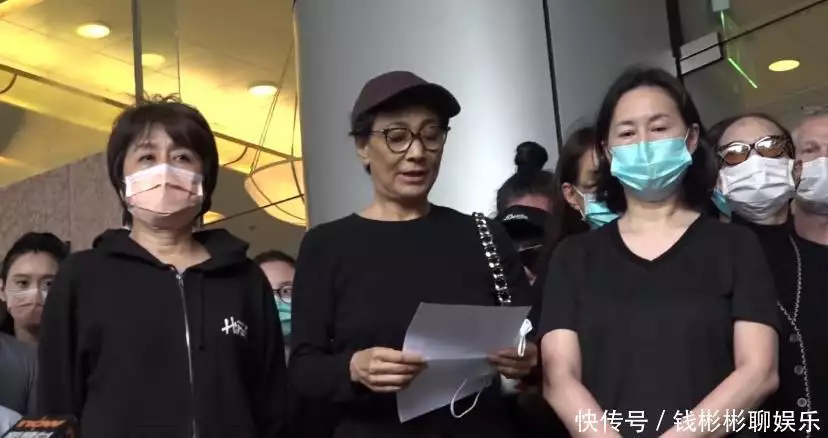 赌王何鸿燊去世一年才下葬，不是因为风水，而是与李嘉诚妻子有关