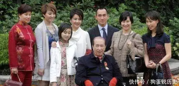 赌王何鸿燊一生风流倜傥，为何不与原配合葬？两个原因太真实