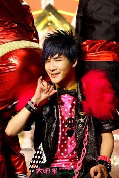 大张伟与经纪人恋情曝光 揭大鹏前经纪人污蔑大张伟吸毒