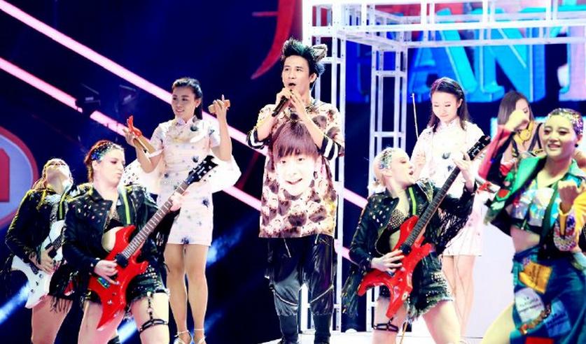 身陷“抄袭”风波之后，大张伟在《盖世英雄》上又放大招唱神曲