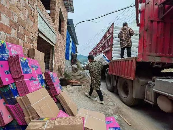 爆红的“加特林”和逆境求生的花炮之乡