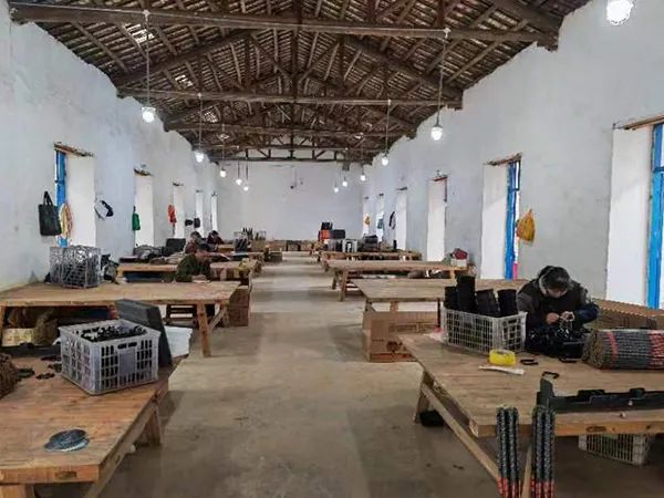 爆红的“加特林”和逆境求生的花炮之乡