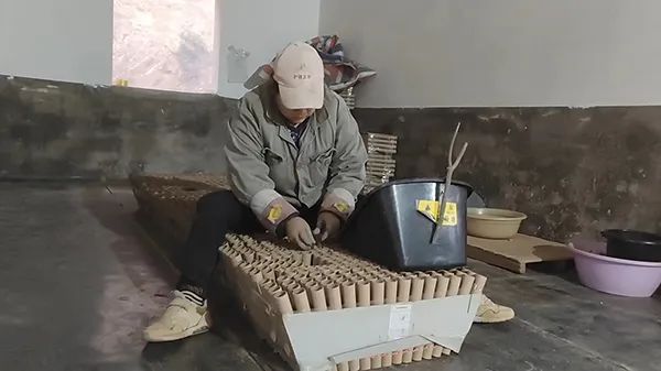 爆红的“加特林”和逆境求生的花炮之乡