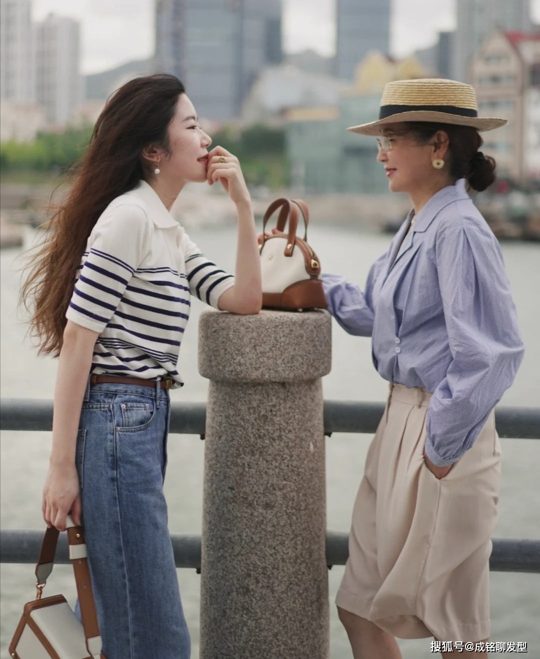 陪妈妈一起变美，几组“神仙”母女的减龄穿搭，舒适优雅又显年轻