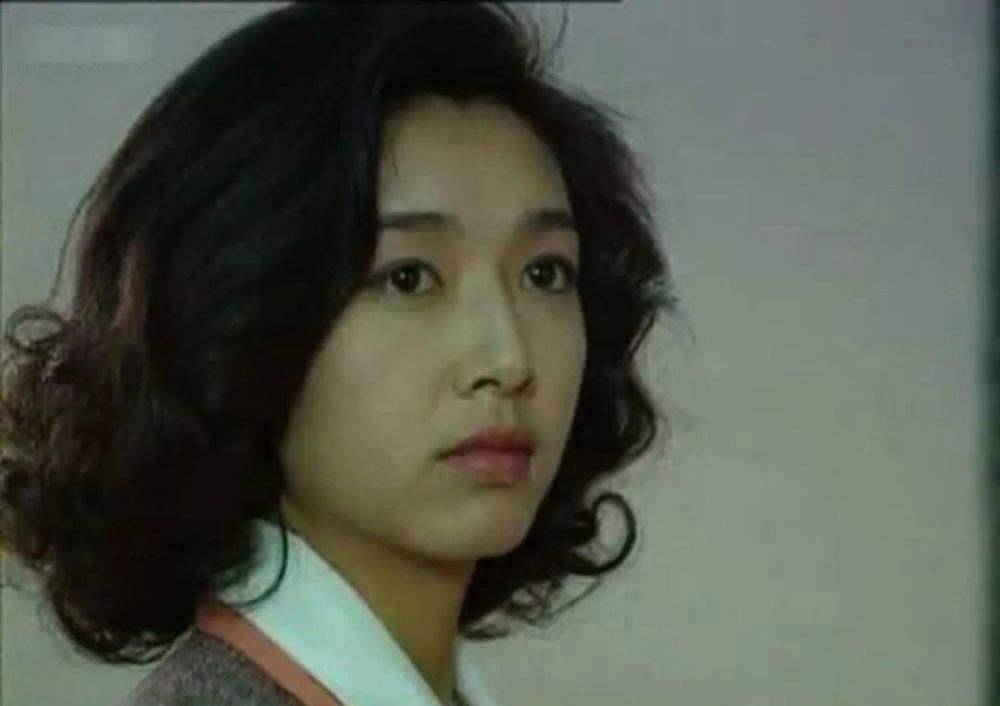 年轻时倾国倾城，老了却成“土肥圆”，这6位发福的女明星好可惜