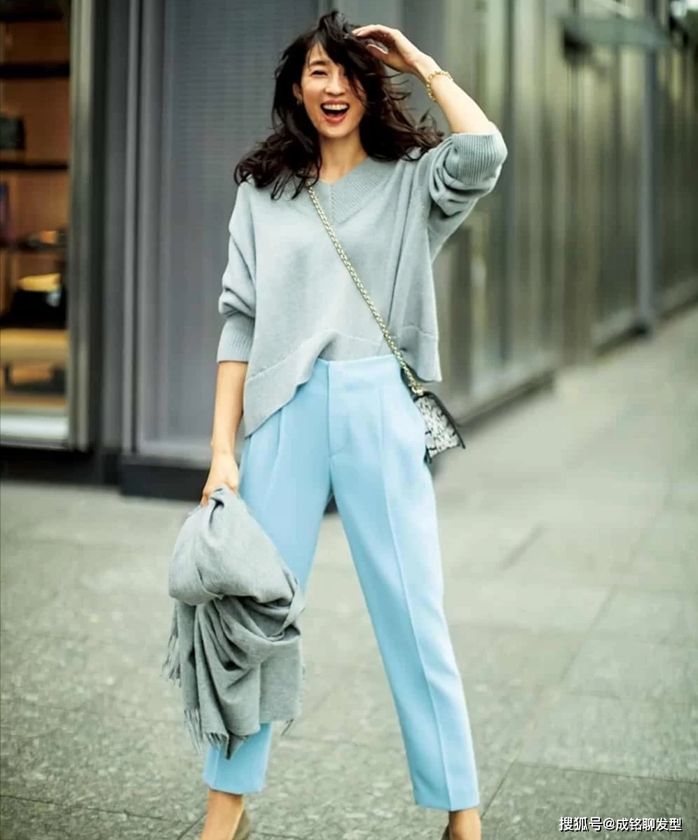 会打扮的女人更显年轻！八款时尚减龄的穿搭，精致优雅又有女人味