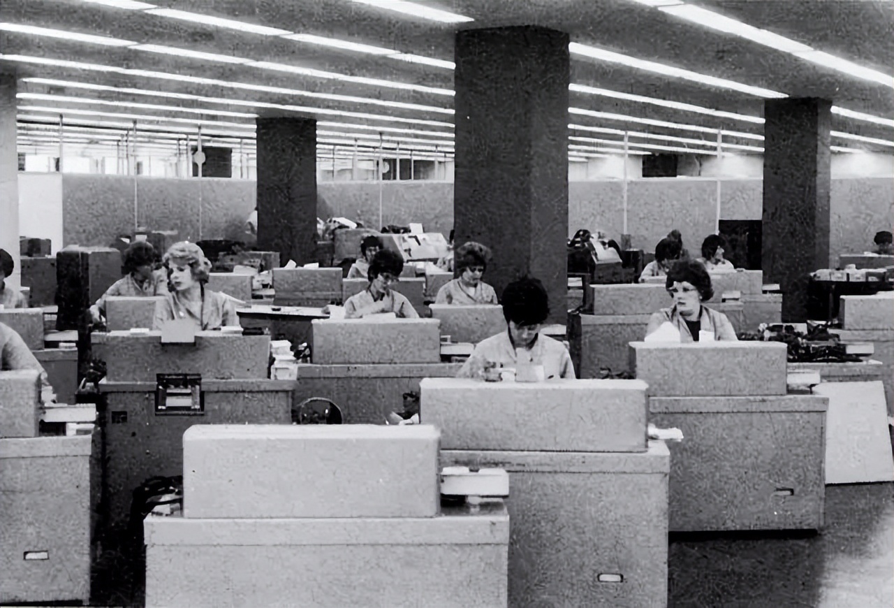 广告许诺我们变富有，却使我们更穷