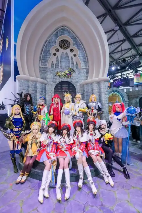 “冒险家”集结世纪华通展台 “神圣天堂”空降2025ChinaJoy现场