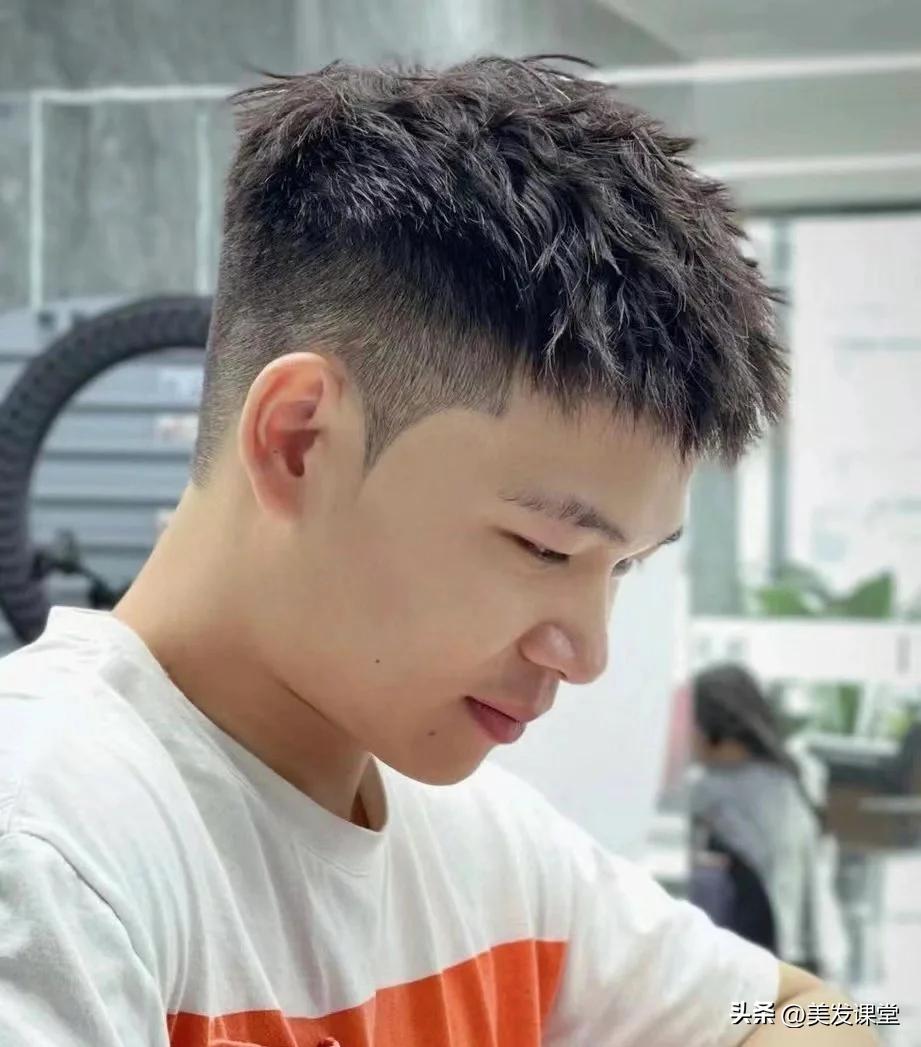 男生必看 | 2025最火烫发发型大盘点，这12款爆款烫发闭眼冲不踩雷