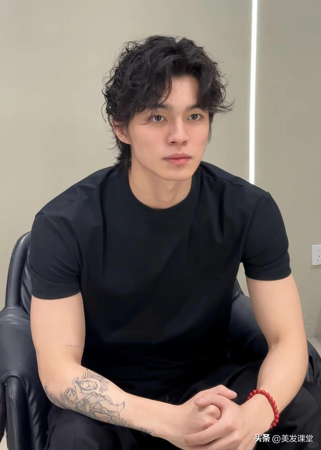 男生必看 | 2025最火烫发发型大盘点，这12款爆款烫发闭眼冲不踩雷