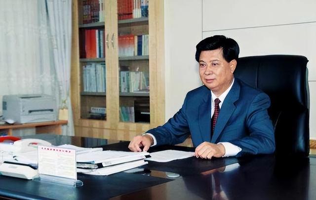 广东巨贪罗荫国：敛财上亿，爱收集女性内衣，子女将财产转移国外