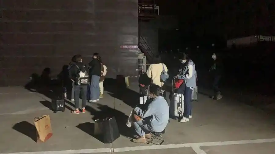 同是到上海迪士尼游玩，为什么隔离要求差距这么大