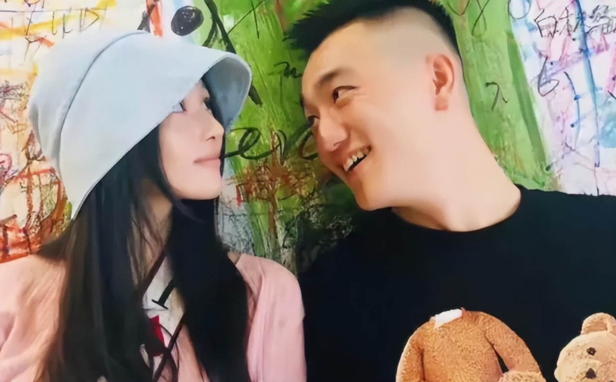 张馨予现在已经远离娱乐圈纷争,嫁入平凡,她的清醒,很少人看懂