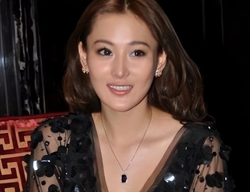 张馨予现在已经远离娱乐圈纷争,嫁入平凡,她的清醒,很少人看懂