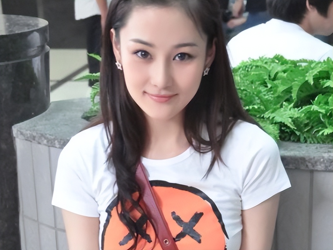 张馨予现在已经远离娱乐圈纷争,嫁入平凡,她的清醒,很少人看懂